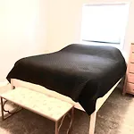 Homey 2 Bedroom Apartment, Minutes From Everything!