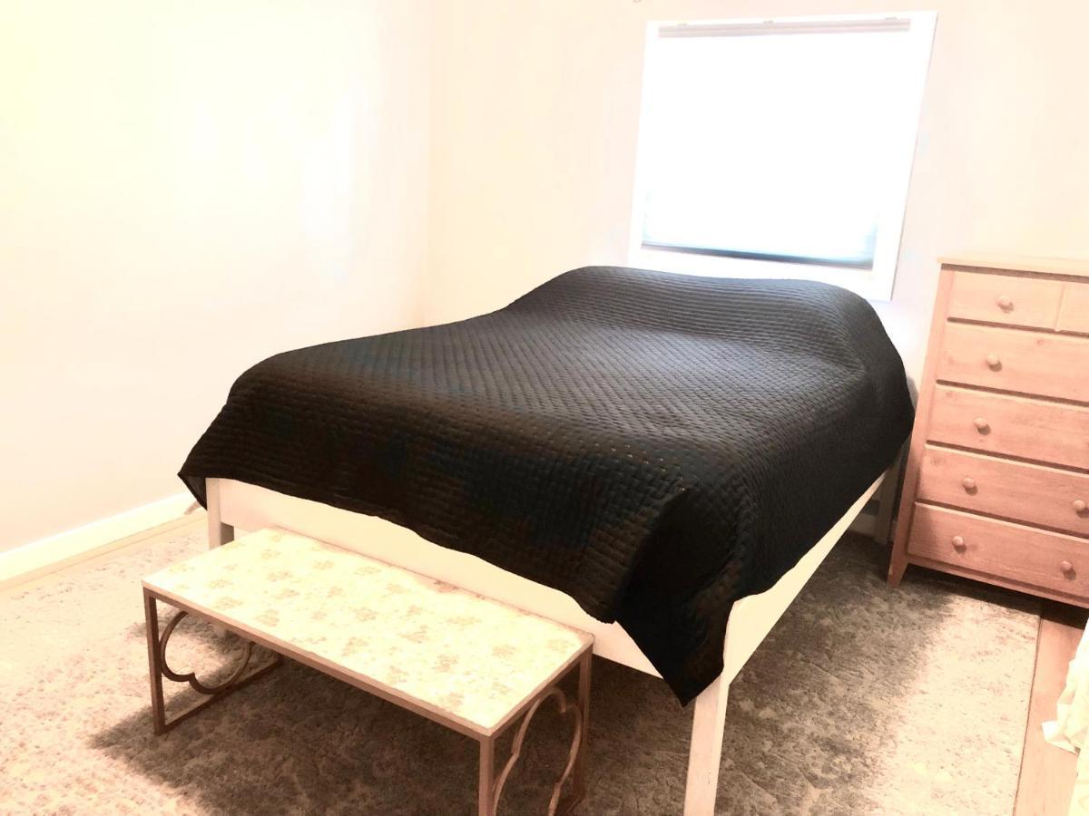 Apartment Homey 2 Bedroom Apartment, Minutes From Everything!