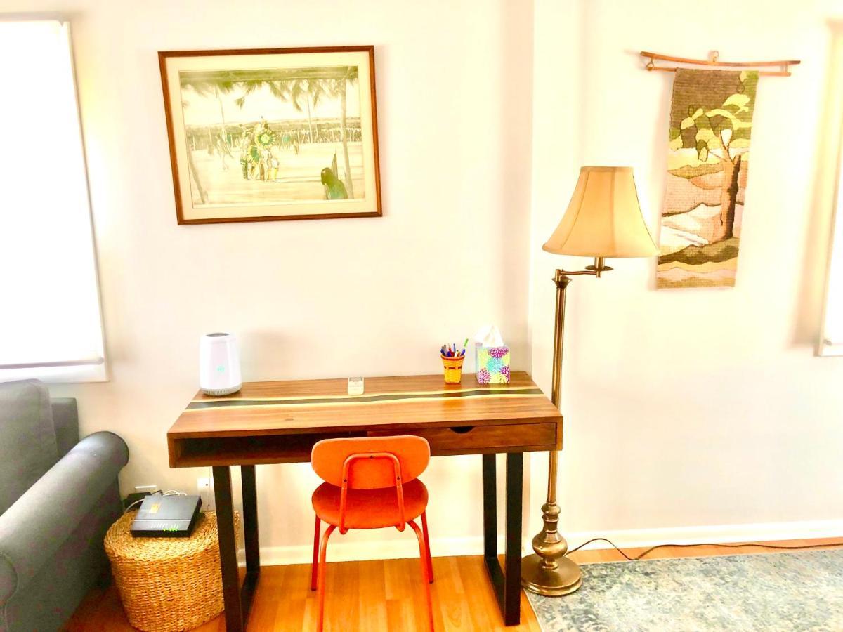 Homey 2 Bedroom Apartment, Minutes From Everything! Apartment